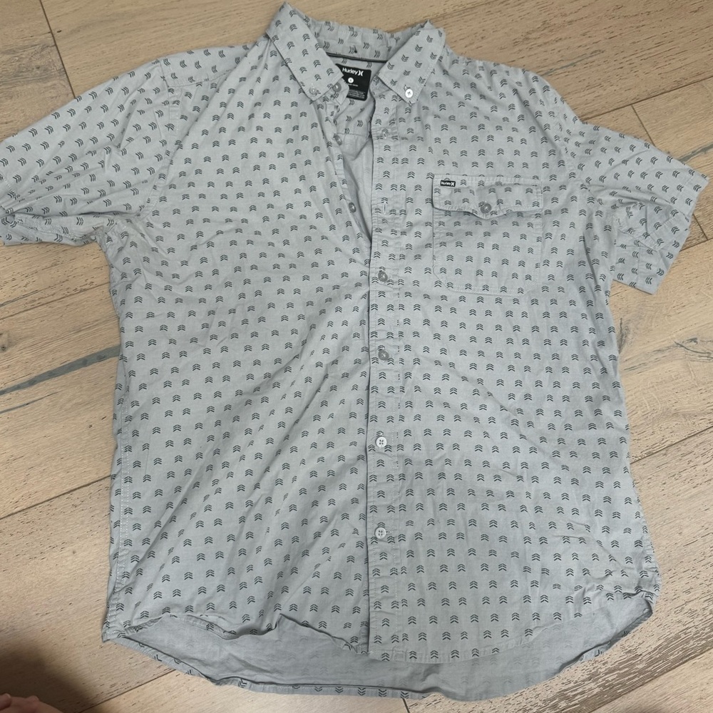 HURLEY MEN'S SHORT SLEEVE BUTTON UP SHIRT ARROW PRINT BLUE LARGE